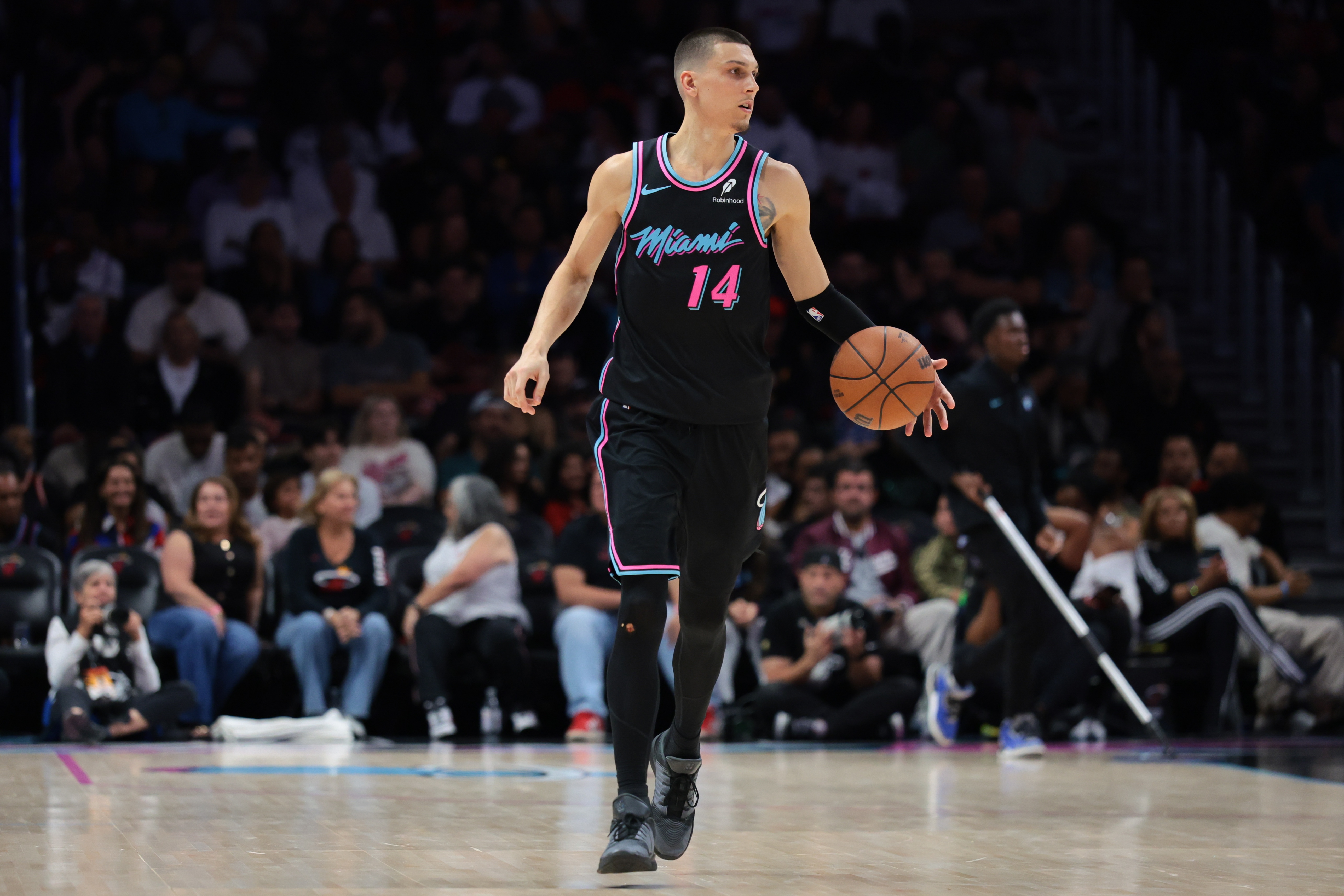 九游-希罗:中场休息时我们解决了问题 下半场能量很足打出了防守